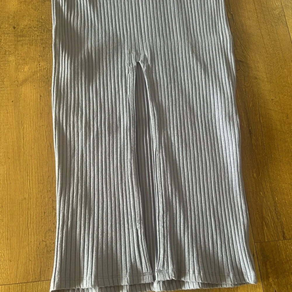 Zara Ribbed Periwinkle Midi Skirt Stretch Knit Back Slit Size Medium - Picture 7 of 9